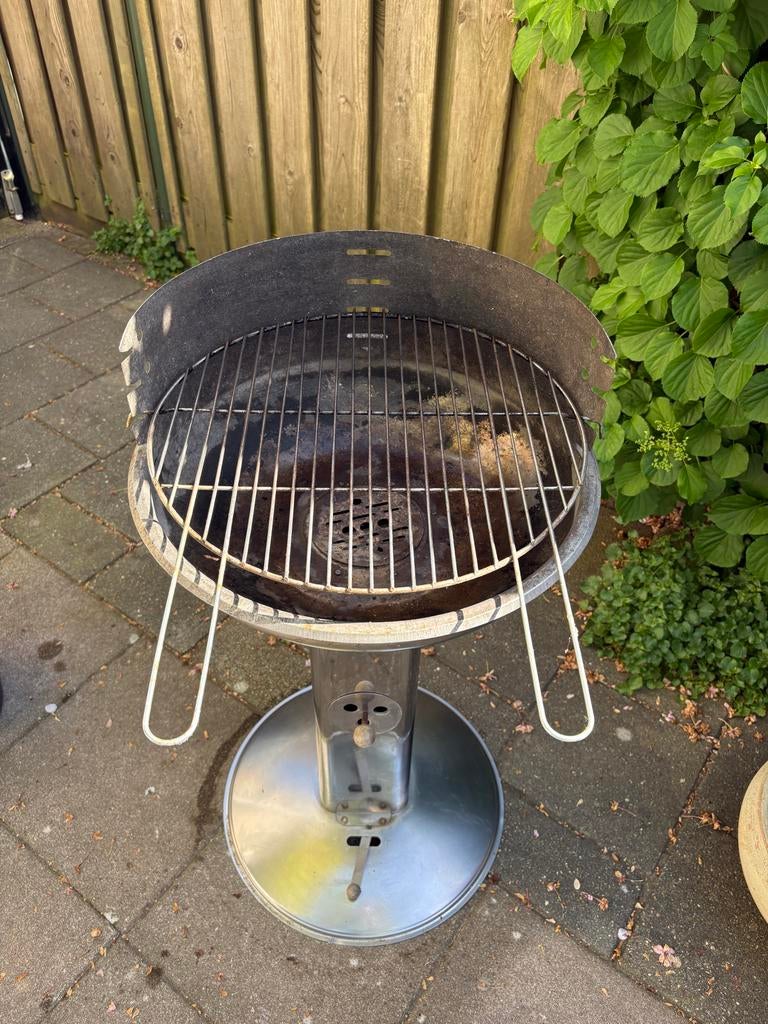 Barbecue, Tuin en Terras, Houtskoolbarbecues, Gebruikt, Met accessoires, Ophalen
