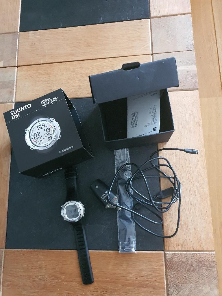 Duikhorloge Suunto D6i, Watersport en Boten, Duiken, Ophalen of Verzenden, Zo goed als nieuw, Duikcomputer
