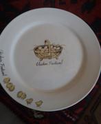 Bordjes, beker, eierdop, broodmandje en kan Chicken Festival, Ophalen of Verzenden, Porselein, Overige stijlen, Bord(en)