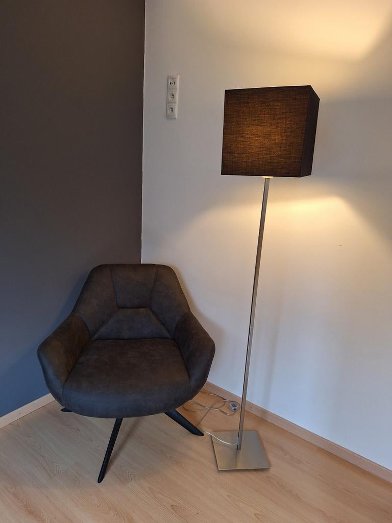 Zwarte vloerlamp, Ophalen of Verzenden, Zo goed als nieuw, 150 tot 200 cm