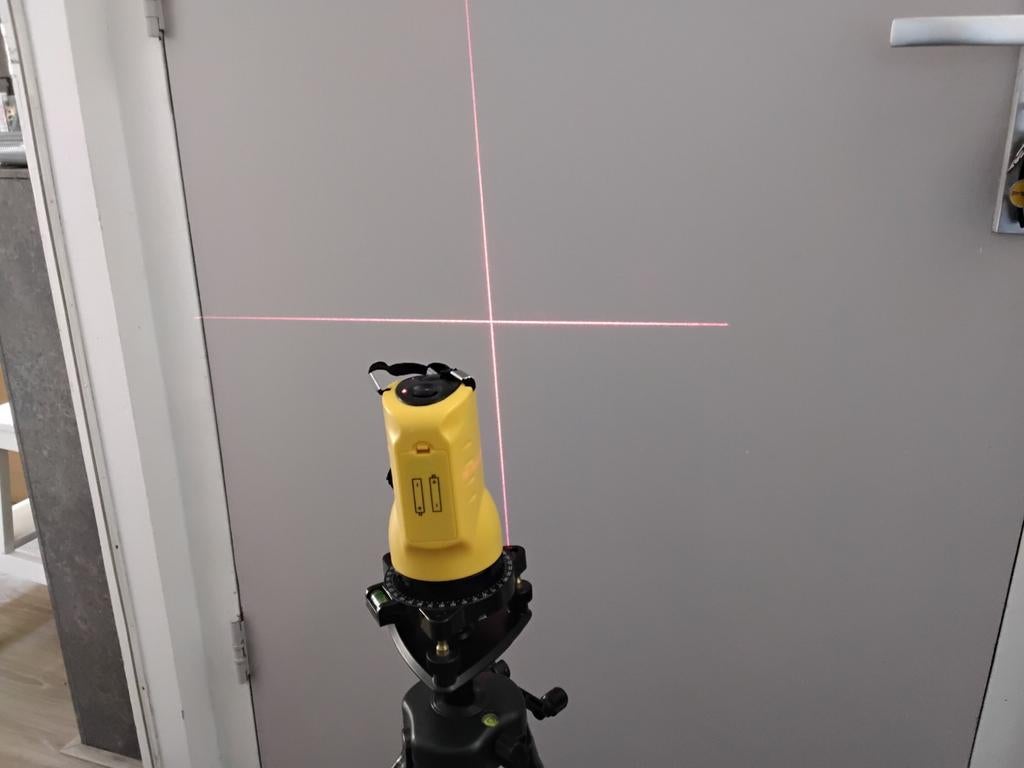 Kruislijnlaser met statief - Waterpas en loodrecht, Doe-het-zelf en Verbouw, Meetapparatuur, Ophalen of Verzenden, Gebruikt, Overige meters