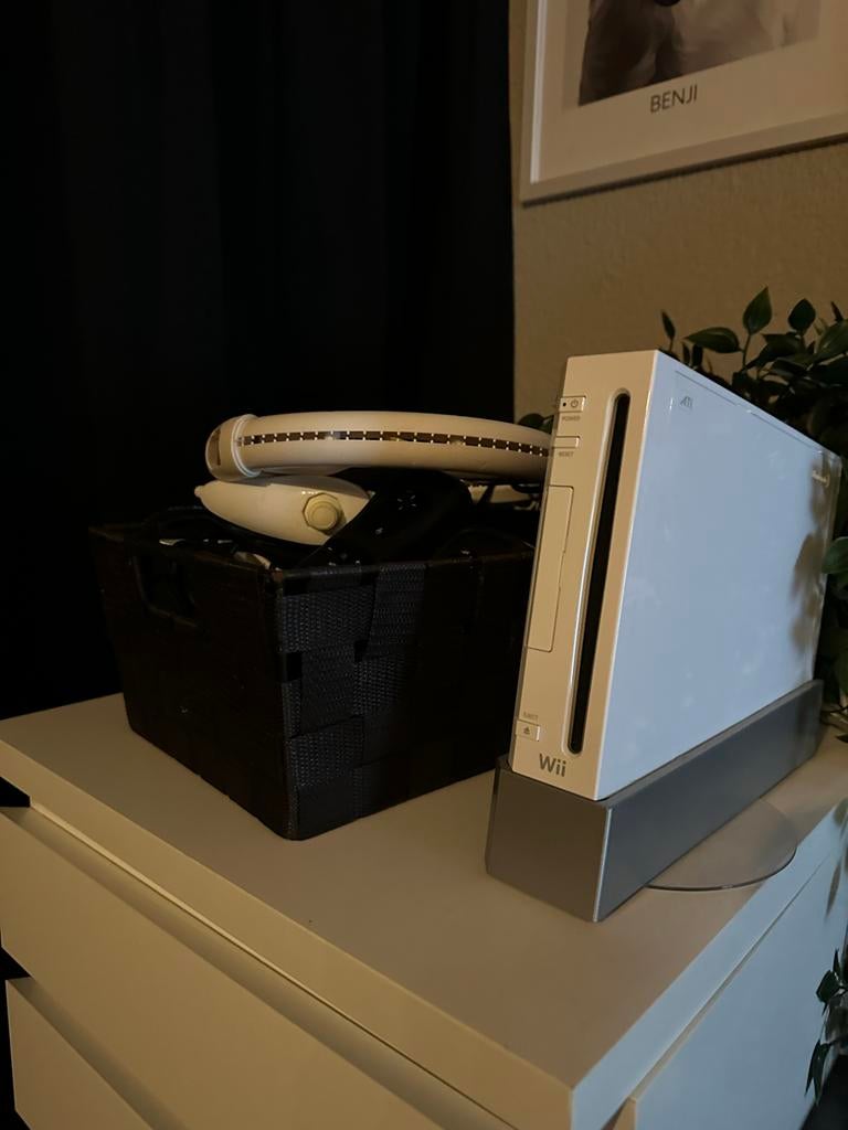 Nintendo Wii Compleet Pakket: Consoles, WiiFit & Accessoires, Ophalen, Gebruikt, Met 3 controllers of meer, Met stuurtje