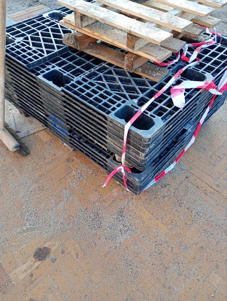 8 kunststof pallets, Ophalen of Verzenden