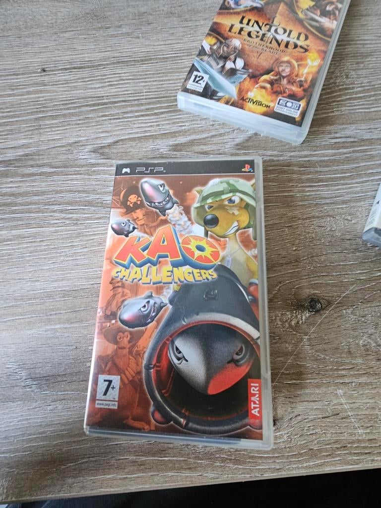 2 psp spellen en een leeg doosje met boekje en landkaart, Avontuur en Actie, Gebruikt, Vanaf 18 jaar, 1 speler