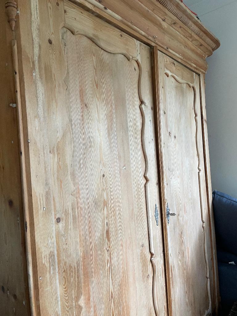 Oude grenen kast, Ophalen, Gebruikt