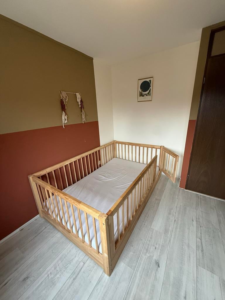 Montessori vloerbed Harper (120 x 200) incl mattas Petit Puk, Ophalen, Zo goed als nieuw
