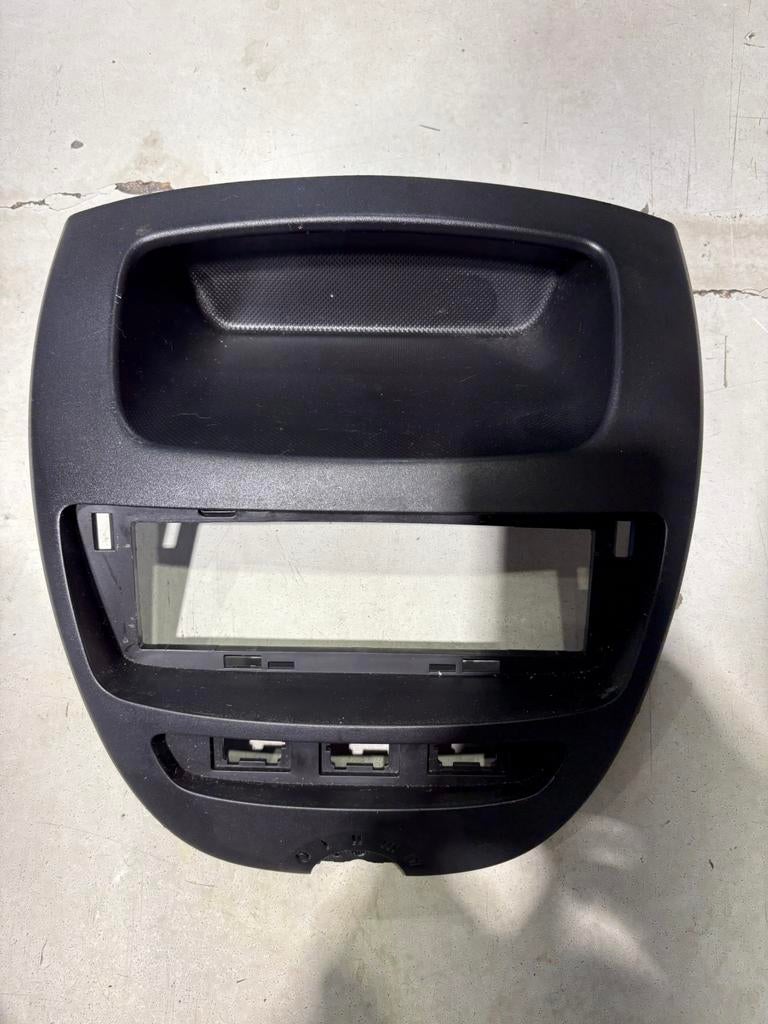 Totota aygo citroen c1 peugeot 107 1 din radio frame, Auto-onderdelen, Ophalen of Verzenden, Gebruikt