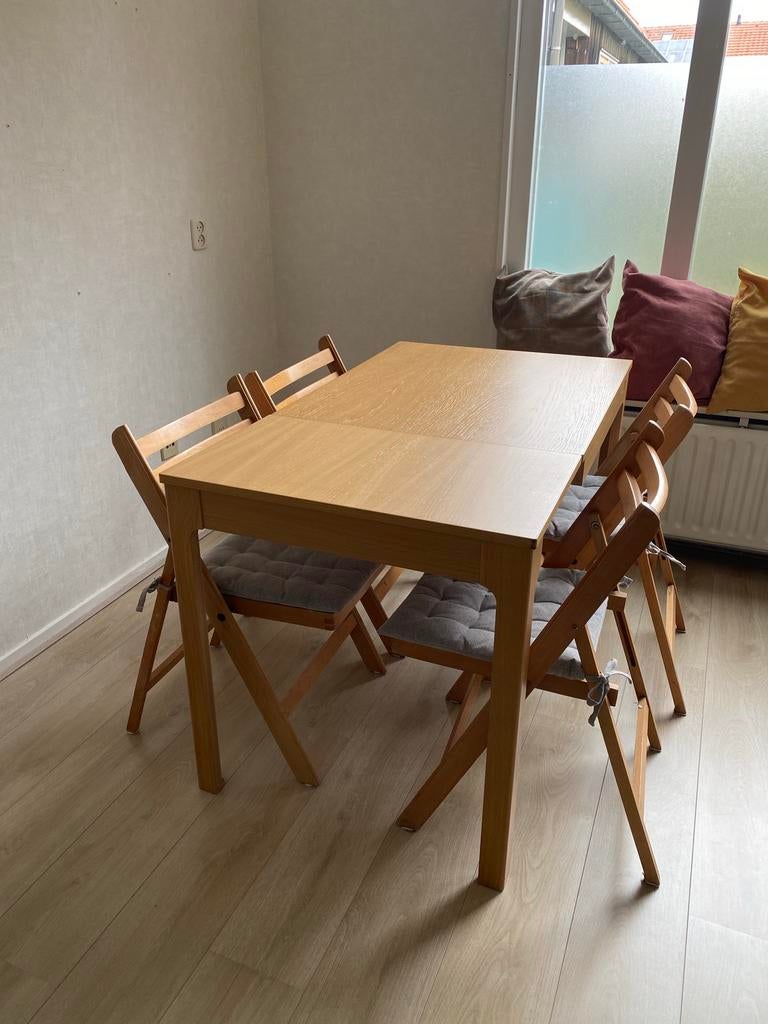 Houten uitschuifbare tafel + 4 vintage klapstoelen, Huis en Inrichting, Ophalen, 100 tot 150 cm, Scandinavisch, 50 tot 100 cm