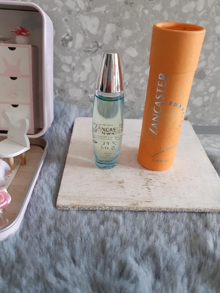 parfumminiatuur met doosje lancaster sunwater, Ophalen, Zo goed als nieuw, Miniatuur, Gevuld
