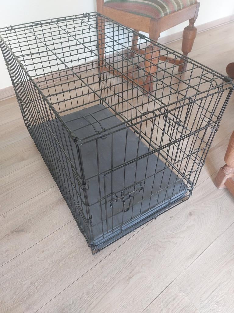 Hondenbench; met kunststof bodem en kussen, Ophalen, Zo goed als nieuw, Overige