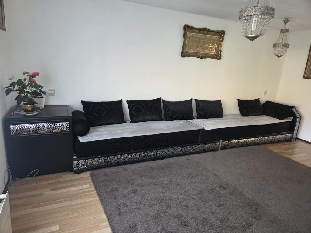 Sadariat Marokkaanse banken met Tafel en bijpassend Tafeltje, Ophalen