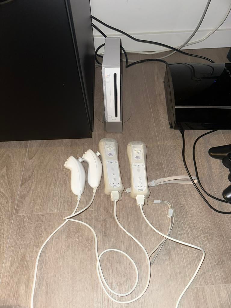 Omgebouwde Nintendo Wii – Compleet pakket met extra’s!, Spelcomputers en Games, Ophalen of Verzenden, Zo goed als nieuw, Met 2 controllers