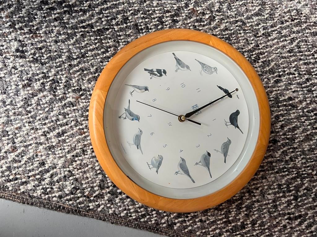 Vogelklok met houten rand - Analoge wandklok, Ophalen of Verzenden, Gebruikt, Analoog, Wandklok