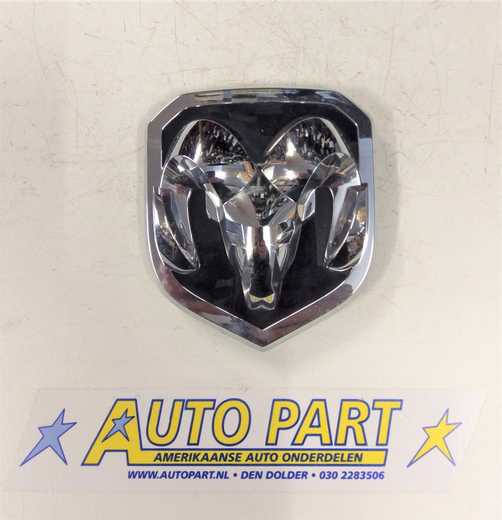 Dodge Ram grille embleem 2013-2018, Gebruikt, PO Box 21-8004 | Auburn Hills, MI 48321-8004, Amerikaanse onderdelen, Ophalen of Verzenden
