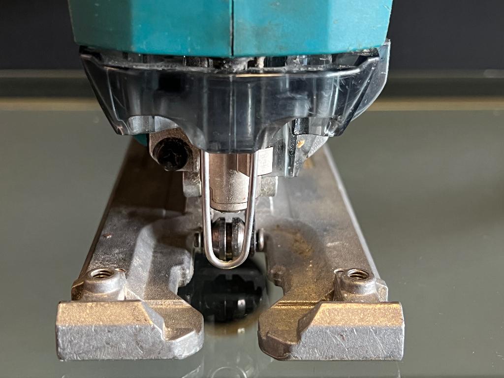 Makita DJV142 Decoupeerzaag D-greep 14.4V 1 Accu, Decoupeerzaag, Ophalen of Verzenden, Zo goed als nieuw, Makita