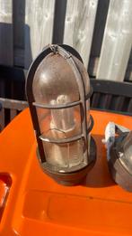 Twee orginele scheepslichten, Ophalen