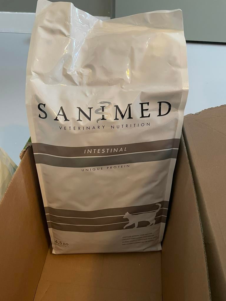 Sanimed intestinal kattenbrokjes, ongeveer 8 kilo, Ophalen, Kat