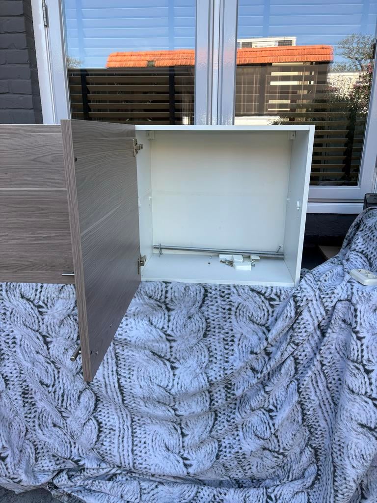 Wandkastjes met deurtjes, wit met houtnerf, Ophalen, Gebruikt, Wit, 50 tot 100 cm