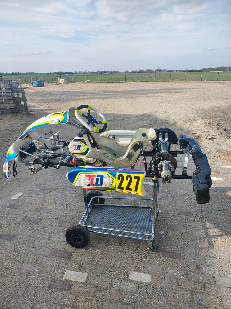 TD kart 2024 rollend chassis. 1 race weekend oud!, Ophalen, Zo goed als nieuw, Kart