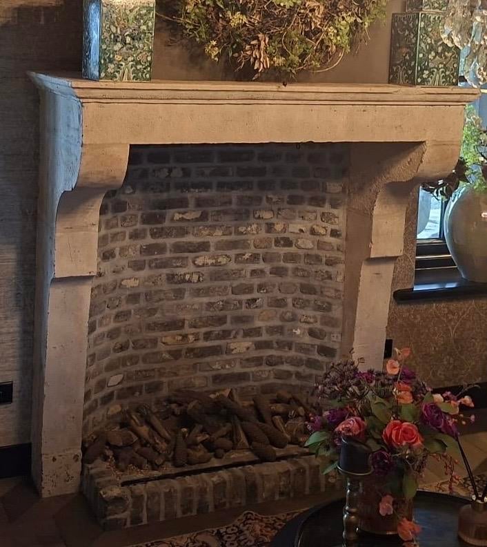 Antieke zandstenen schouw - Authentiek en sfeervol, Ophalen of Verzenden, Gebruikt, Vrijstaande haard, Overige soorten