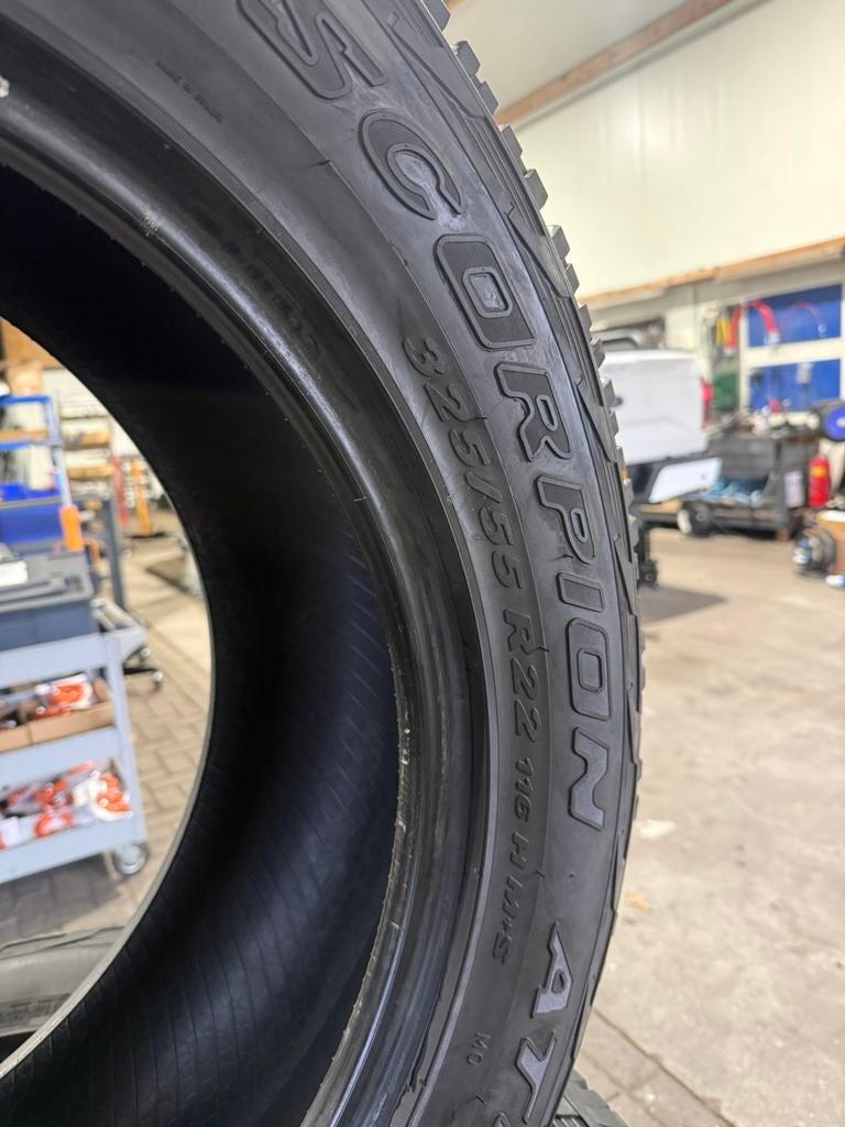 325/55/R22 Pirelli Scorpion M+S 8mm, 325 mm, Overige maten, Ophalen of Verzenden, Band(en)