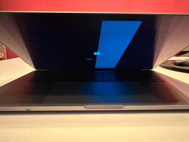 MacBook Pro 2017 met defect scherm, verder werkend, Computers en Software, Apple Macbooks, Niet werkend, MacBook Pro, 15 inch