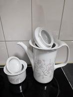 Koffiepot en suikerpot met bloesemdecoratie, Ophalen