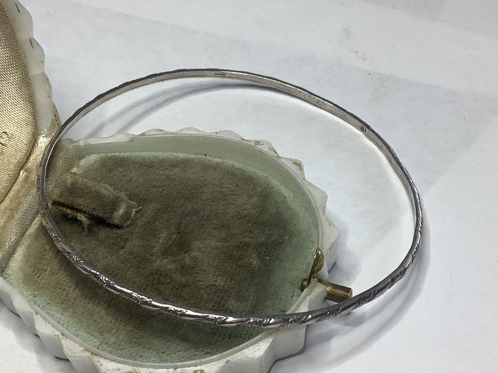 MASSIEVE BEWERKTE GEKEURD ZILVER ARMBAND UIT OUDE DOOS, Sieraden, Tassen en Uiterlijk, Antieke sieraden, Verzenden, Zilver, Armband