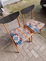 Vintage stoelen jaren 60, Huis en Inrichting, Stoelen, Ophalen, Gebruikt, Hout, Twee