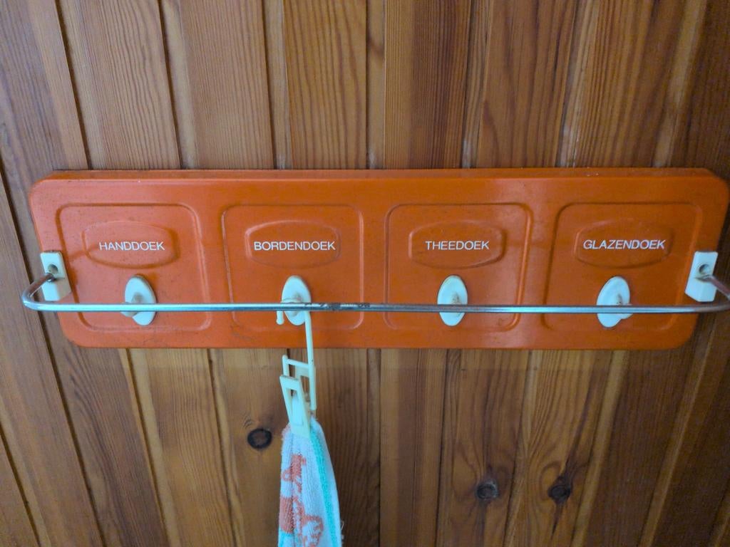 Vintage handdoekenrek oranje met 4 haken en stang, Ophalen of Verzenden
