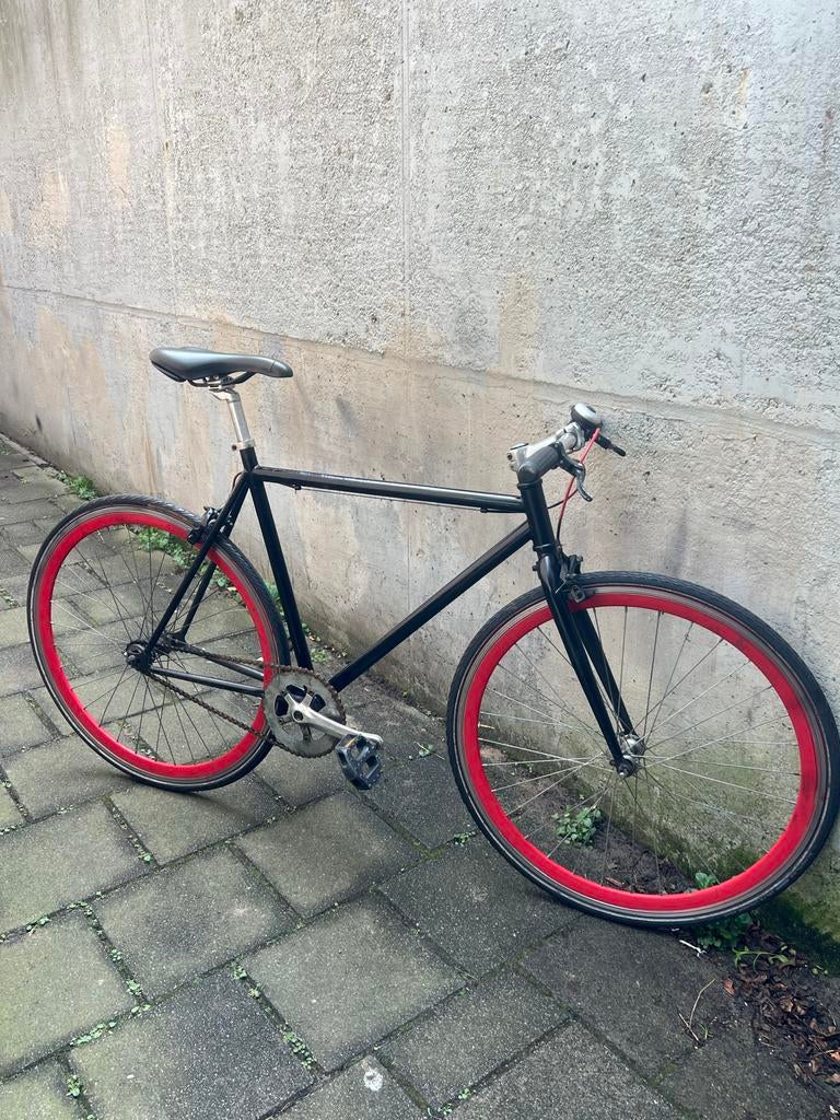 Zwarte fiets met rode velgen, Overige merken, Gebruikt, Velgrem, Ophalen of Verzenden