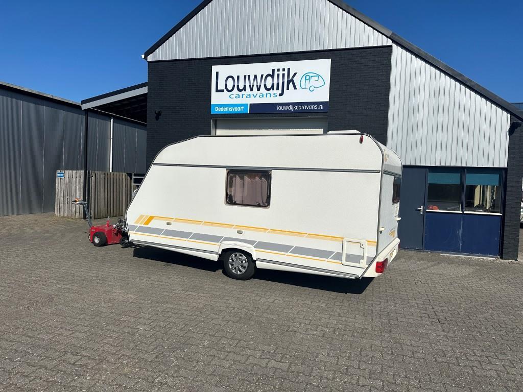 DELTA Euroliner 4400 TSF ’06 (Vastbed, Treinzit), Vast bed, Bedrijf, Louwdijk Caravans, 6 tot 7 meter