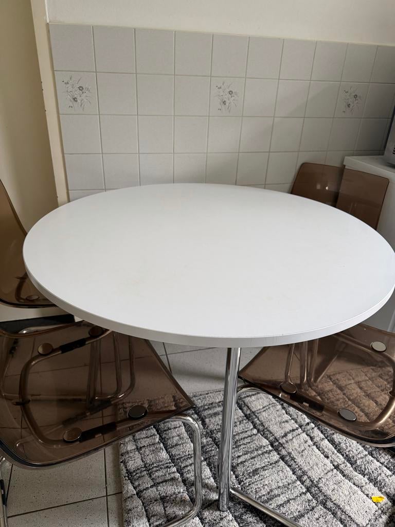 IKEA eettafel met 4 stoelen, Huis en Inrichting, Tafels | Eettafels, Kunststof, Gebruikt, Rond, Ophalen of Verzenden