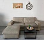 Hoekbank Zand - Inclusief poef, Huis en Inrichting, Banken | Bankstellen, Hoekbank, Ophalen of Verzenden, Zo goed als nieuw, 200 tot 250 cm