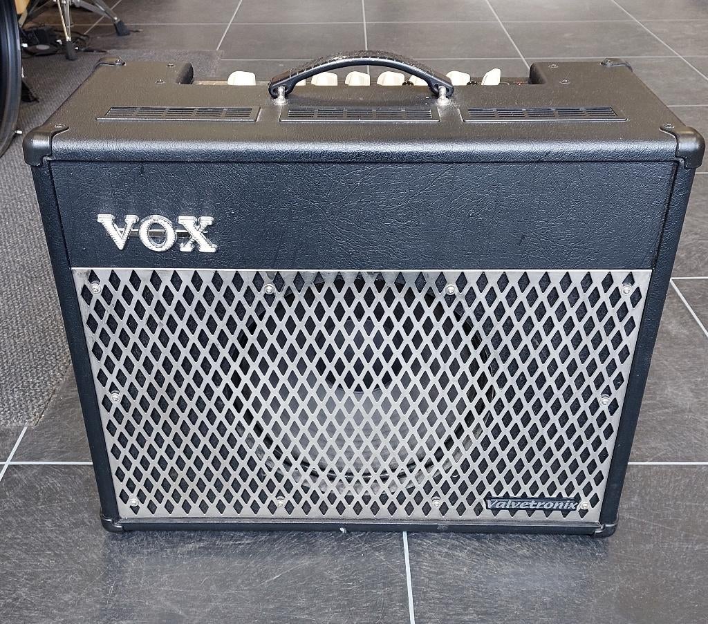 Vox VT50 Gitaarversterker en Footswitch VFS5, Ophalen, Zo goed als nieuw, Gitaar, 50 tot 100 watt