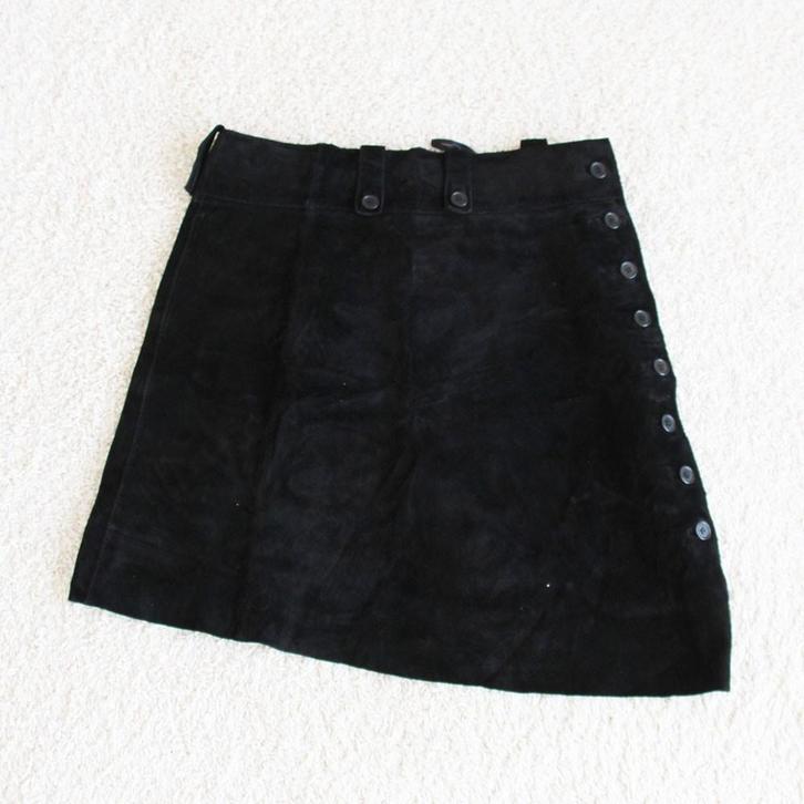 Mooie Suede Need You Rok (Maat 38) - 12 € 50,-, Kleding | Dames, Rokken, Zo goed als nieuw, Maat 38/40 (M), Zwart, Boven de knie