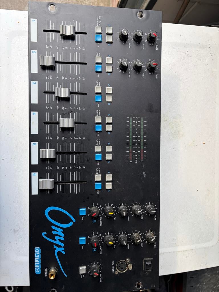 Dateq Onyx DJ Mixer - Professionele 6-kanaals mengtafel, Ophalen of Verzenden, Gebruikt, 5 tot 10 kanalen, Microfooningang