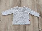 Mooie witte longsleeve met driehoekjes, maat 56. Shirtje., Kinderen en Baby's, Babykleding | Maat 56, Shirtje of Longsleeve, Ophalen of Verzenden