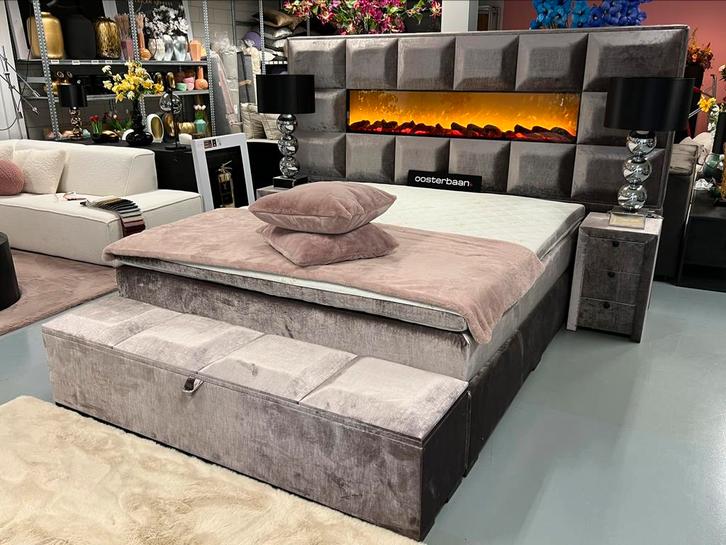 Luxe Velvet Boxspring + Open haard NIEUW - UNIEK - Compleet, Huis en Inrichting, Slaapkamer | Boxsprings, Nieuw, 180 cm, 200 cm