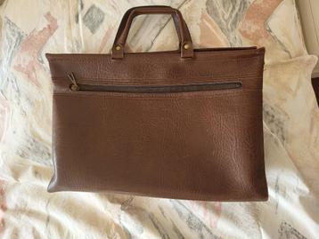 Lederen vintage aktetas / laptoptas beschikbaar voor biedingen