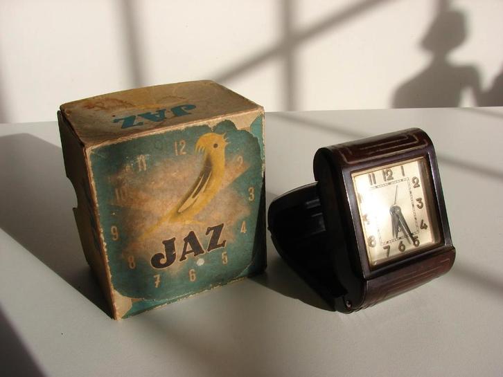 prachtige art deco Jaz reiswekker uit bakeliet met doos, Antiek en Kunst, Antiek | Klokken, Ophalen of Verzenden