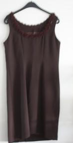 nette bruine jurk met bewerkte hals maat 42, Kleding | Dames, Bruin, Maat 42/44 (L), Ophalen of Verzenden, Knielengte