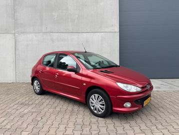 Peugeot 206 1.4 Forever,NIEUWE APK, IJSKOUDE AIRCO, TREKHAAK beschikbaar voor biedingen