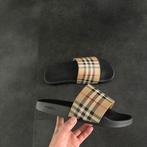 Burberry slides / slippers size 43 unisex, Kleding | Heren, Schoenen, Slippers, Overige kleuren, Ophalen of Verzenden, Zo goed als nieuw