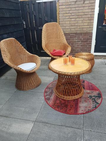 Rieten set 2x Fauteuil + Tafel + Hocker. Vintage jaren 60-70 beschikbaar voor biedingen