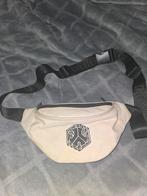 Defqon 1 Buideltasje - Klein Formaat, Sieraden, Tassen en Uiterlijk, Ophalen of Verzenden, Zo goed als nieuw, Beige, Overige typen