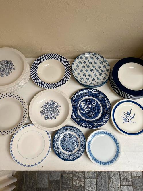 Gezocht - blauw met wit borden, Huis en Inrichting, Keuken | Servies, Zo goed als nieuw, Bord(en), Overige stijlen, Porselein