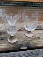 Gegraveerde glazen met zilveren voetjes, Antiek en Kunst, Antiek | Glas en Kristal, Ophalen of Verzenden
