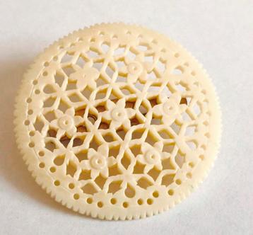Filigraan Mandala stijl bot broche handgesneden bloemen beschikbaar voor biedingen