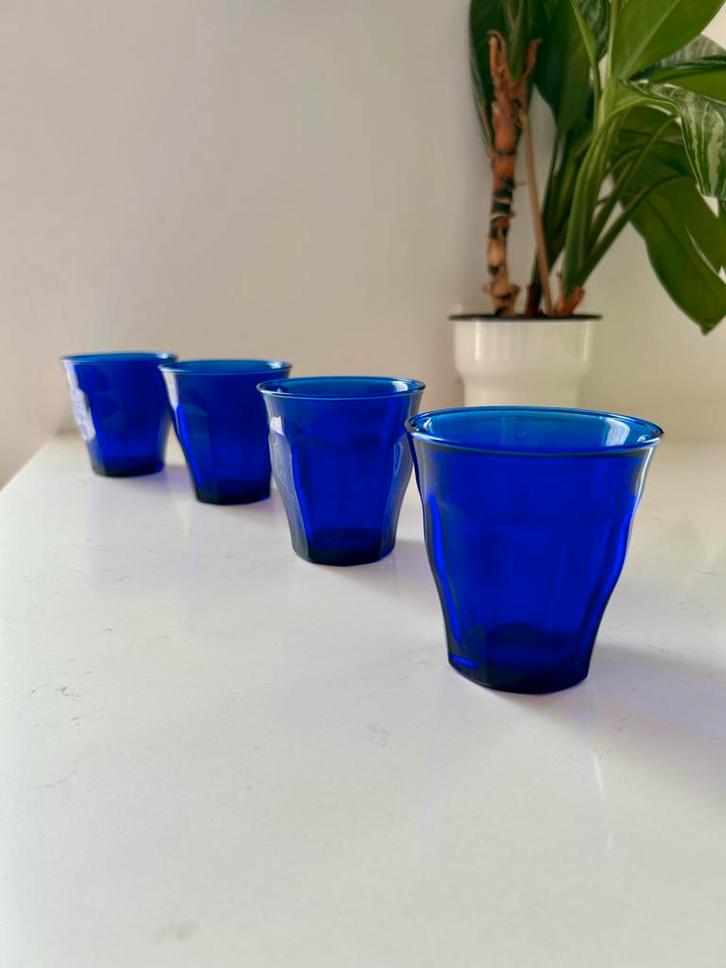 Nieuwstaat 4 donkerblauwe duralex france picardie glazen, Verzamelen, Glas en Borrelglaasjes, Zo goed als nieuw, Overige typen